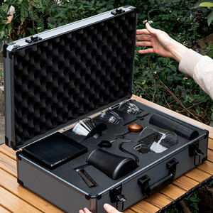 Kit de Café Árabe Ecológico en Estuche de Viaje Cuadrado con Tetera para Verter, Molinillo Manual y Set de Café de Goteo Manual - Product Image 3