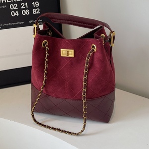 กระเป๋าถือหนังกลับสีน้ำตาลสไตล์วินเทจ ดีไซน์ใหม่ พร้อมสายสะพายโซ่และกระดุมปิด - Product Image 5