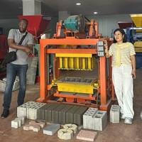Machine à fabriquer des briques en béton à emboîtement mécanique DX QT4-40 avec moteur à pompe à engrenages, faible coût, facile à utiliser