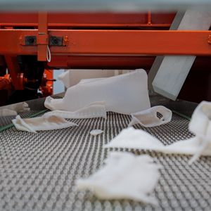 Máquina de Moldeo por Extrusión y Soplado Totalmente Eléctrica Savy, Ahorro de Energía, Alta Velocidad, para Producción de Botellas de Plástico, Suministro Global para Exportación - Product Image 2