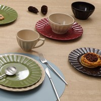 Service de table en céramique beige élégant avec un design côtelé, 16 pièces, assiettes, bols, tasses, pour la cuisine familiale, service de table
