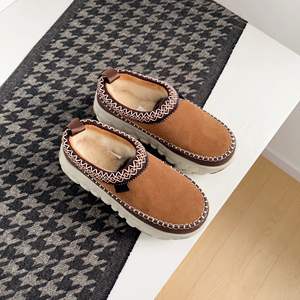 Bottes d'hiver pour femmes Uggs 2026 en daim synthétique à semelle épaisse avec fonction rehausseur, semelle intérieure douce et antidérapante en fausse fourrure - Product Image 3