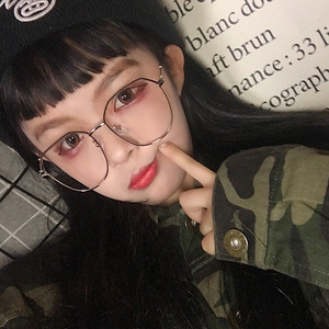 กรอบแว่นตาแบบยูนิเซ็กซ์ทรงไม่สมมาตร สีทอง กรอบเต็ม ป้องกันแสงสีฟ้า เลนส์ใส สำหรับผู้ชายและผู้หญิง ไถโจว P3-5912 - Product Image 2