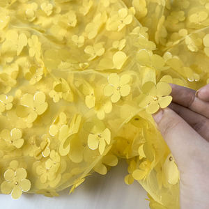Tela de Malla 3D de Poliéster y Elastano con Bordado de Flores Amarillas para Prendas de Vestir - Product Image 5