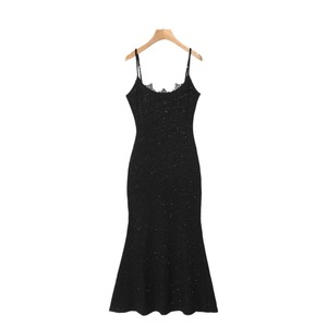Vestido de noche negro con brillo estilo Kardashian, con ribete de encaje, escote festoneado y tirantes finos para mujer - Product Image 1