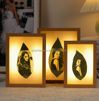 Lampe de chevet LED en bois sculpté en forme de feuille, lumière chaude, cadre photo personnalisé, cadeau d'anniversaire, décoration de chambre, directement de l'usine