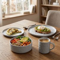Service de table de luxe 16 pièces en grès blanc, assiettes, bols et tasses en céramique étanches et résistantes au four pour la maison, les dîners et les occasions spéciales