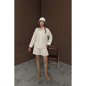 Conjunto de Lino Beige Alaat al por Mayor para Mujer, Conjunto de Top y Pantalones Cortos Transpirables de Manga Larga - Product Image 5