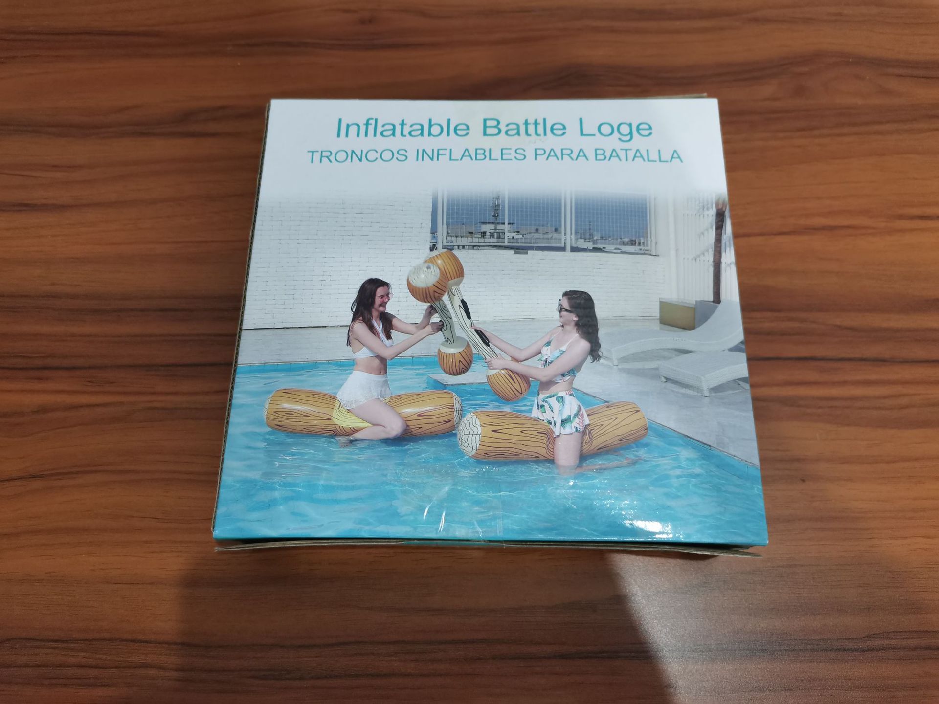 El par antiguo viene empaquetado en una caja a color.