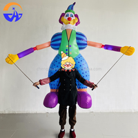 Modèle de clown gonflable publicitaire personnalisé, imprimé numériquement multicolore, représentant un homme de cirque portant un Joker, en tissu Oxford avec ventilateur intégré