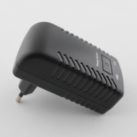 Adaptor Injektor Steker Dinding POE 24V 1A untuk Kamera IP Ethernet Keamanan CCTV 2 Port 10/100Mbps Sakelar Jaringan