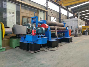 Machine à rouler les tôles en acier hydraulique robuste à 3 rouleaux, équipement de pliage de tôles métalliques pour chantier naval et atelier d'usine - Product Image 2
