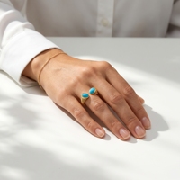 Bague ouverte large en cuivre plaqué or, torsadée, avec deux pierres ovales CZ colorées, idéale pour les fêtes et le quotidien
