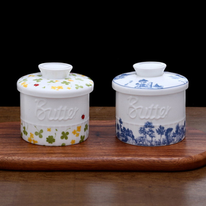 Beurrier en porcelaine française, pot à beurre en céramique avec couvercle, motif bleu et blanc champêtre pour comptoir de cuisine - Product Image 2