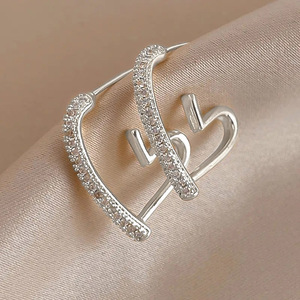Orecchini a perno con zirconi a forma di cuore aperto, gioielli da donna dolci ed eleganti, regalo per l'uso quotidiano - Product Image 2