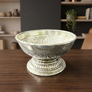 Bol sur piédestal carré en argent gravé allemand moderne |   Bol de service décoratif artisanal indien à motif nature morte - Pour une prompte guérison - Product Image 1