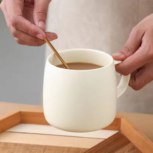 Mug à café en céramique émaillée au design nordique moderne, capacité de 400 ml, réutilisable et durable pour le bureau, la maison, les restaurants - Product Image 3