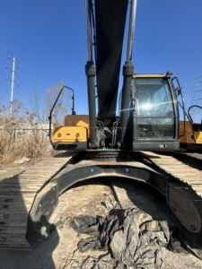 Excavatrice Hyundai 300LC d'occasion, 30 tonnes, 32T, moteur Cummins, marteau prêt pour la démolition urbaine et le défonçage des fondations - Product Image 4