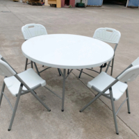 Tables et chaises pliantes en plastique durables et légères pour événements, idéales pour la restauration, les mariages, les banquets et les dîners en plein air.