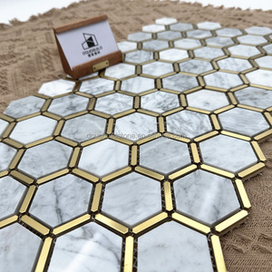 Piastrelle Esagonali Adesive in Stile Moderno Dougbuild, Mosaico in Marmo Bianco di Carrara con Design Grafico - Product Image 3