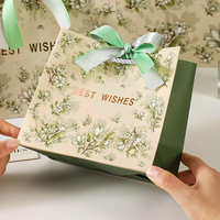 Sacs à provisions en papier de luxe écologiques poignées en carton imprimées sur mesure pour l'artisanat caractéristiques d'emballage de cadeau de bougie personnalisées