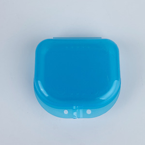 Boîte de nettoyage portable pour prothèses dentaires en plastique avec trous, étui pour prothèses dentaires domestique, boîte de rangement pour appareils de rétention, vente en gros fabricant. - Product Image 4