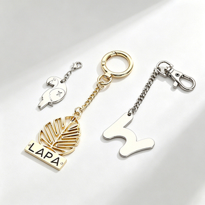 Accesorios de Cadena Metálica de Lujo para Ropa y Bolsos, Etiqueta Metálica para el Cuello con Logotipo de Letra Exclusivo, Adornada con Aleación de Alta Calidad - Product Image 3