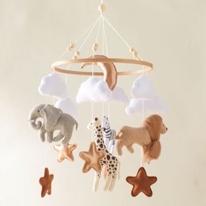 Mobile de lit bébé moderne décoratif avec télécommande, projection apaisante ciel étoilé, jouet en bois et feutre doux - Product Image 2