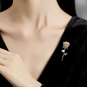 Broche de Alta Gama <span class=keywords><strong>YINI</strong></span> para Mujer, Diseño Floral Elegante, Broche Grande con Perlas de Imitación y Diamantes de Imitación, Aleación Chapada - Product Image 2