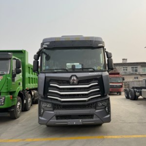 二手豪沃MAX卡车 460马力 手动变速箱 德国发动机 欧四柴油 6x4驱动 左舵驾驶 道路运输 - Product Image 1