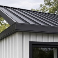 Maison d'hôtes mobile en structure acier avec terrasse à double niveau et vitrage panoramique