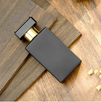 Flacon d'huile de parfum en verre carré noir mat de 30 ml, couleur unie, minimaliste moderne, imprimé sur écran, avec pulvérisateur à pompe, diffuseur à bâtonnets