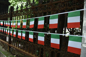 Vente en gros mini drapeau italien fanion bannière petite république d'Italie décorations pour les événements patriotiques remise des diplômes Thanksgiving - Product Image 6