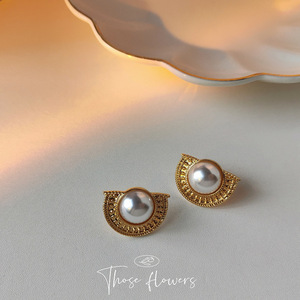 Pendientes de Perlas de Imitación en Forma de Media Luna para Mujer, 1.8x2.3cm, Chapados en <span class=keywords><strong>Oro</strong></span> de 14K, Joyería de Moda Vintage al por Mayor - Product Image 3
