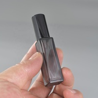 Flacon pulvérisateur en verre noir rechargeable haut de gamme avec logo personnalisé, 3 ml, 5 ml, 6 ml, 10 ml, 20 ml, 30 ml, petit atomiseur de luxe, flacon de parfum