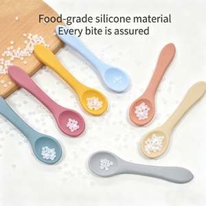 Cuillère d'apprentissage pour bébé en silicone de qualité alimentaire, tête de cuillère incurvée ultra-douce, n'endommage pas les gencives délicates du bébé, ensemble de cuillères pour bébé en silicone - Product Image 2