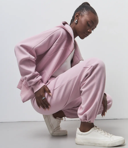 高品質カスタムピンクレディーススポーツスーツ1セット、通気性のあるエコフレンドリーなジップアップ長袖フード付きスウェットシャツ付き - Product Image 1