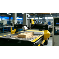 Routeur CNC 4 axes 1325 avec tête pivotante et table à vide pour portes d'armoires, gravure 3D sur bois massif, utilisé dans la fabrication de meubles