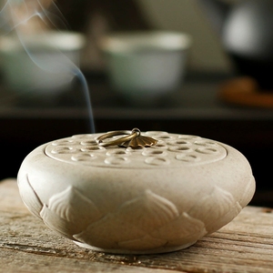 Quemador de Incienso de Cerámica Estilo Antiguo con Diseño de Loto y Arena Púrpura, Tallado Meticuloso y Diseño de Humo, Ideal para Meditación y Decoración del Hogar - Product Image 1