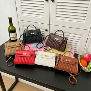 Borsa a Tracolla Piccola Quadrata da Donna con Manico Texturizzato, in PU, Capacità 2-2.9L, Fodera in Poliestere, Dettagli Cuciti - Classica e Versatile - Product Image 2