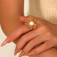 Ensemble de bijoux en laiton à la mode de haute qualité plaqué or fleur de corail perle naturelle boucles d'oreilles anneau costume bijoux de niche