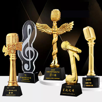 Trophée Musical Créatif Personnalisé en Verre Nianchu JB479 28cm, Microphone en Cristal, Base Dorée et Noire Polie, Vente en Gros à Prix Abordable