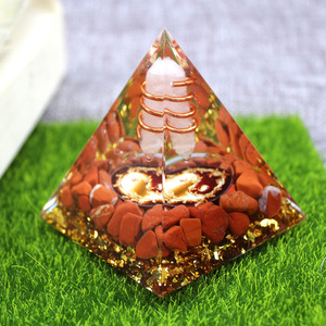 คริสตัลชิปพีระมิดเรซิ่นอีพ็อกซี่งานฝีมือประดับตกแต่งบ้าน ตกแต่งโต๊ะทำงาน คริสตัลสีขาว เสาไทชิ หยกแดง - Product Image 4