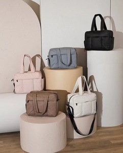 กระเป๋าเดินทางทรงพัฟฟี่น้ำหนักเบาแฟชั่นปี 2026 พร้อมช่องใส่รองเท้า กระเป๋าสะพายข้างแบบควิลท์สำหรับผู้หญิง - Product Image 2