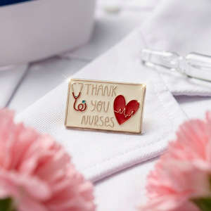 Pins de esmalte médicos de dibujos animados bonitos, insignias de <span class=keywords><strong>ambulancia</strong></span> y pastillas Kawaii, insignias divertidas de accesorios hospitalarios para uniformes médicos - Product Image 1