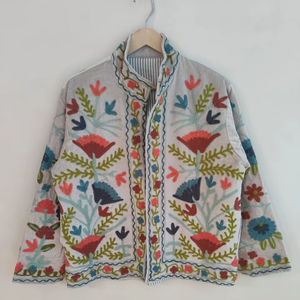 Veste en velours Suzani brodée à la main, style indien, robe de mariée bohème, veste de festival, cadeau de Noël, cadeau pour elle ou lui - Product Image 1