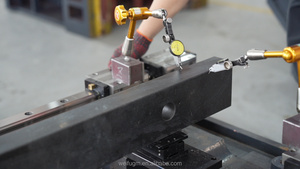 Độ chính xác mới VMC 855 CNC gia công Trung tâm công cụ tự động Changer BT40 WF-855 gia công Trung tâm các bộ phận có tính năng Siemens - Product Image 3