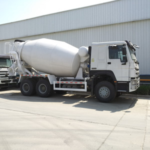 Neue und gebrauchte Howo 12 Kubikmeter Selbstladende Betonmischer-LKW - Product Image 4