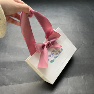 Sacs en papier de luxe personnalisés et élégants avec estampage holographique, poignée en ruban, sacs cadeaux pour Noël, la Saint-Valentin, les mariages et les fêtes - Product Image 3