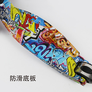Patinete de Pedales para Niños con Luces y Diseño de Transferencia de Agua, para Edades de 3 a 6 Años - Product Image 1